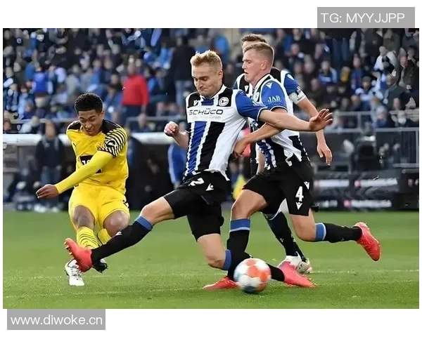 比勒费尔德与杜塞尔多夫上半场精彩对决回顾与分析 比勒费尔德与杜塞尔多夫上半场精彩对决回顾与分析