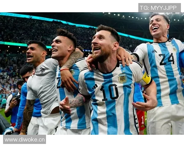 足球风云再起 梅西回归巴萨重燃梦想 C罗征战新赛季争夺金靴奖