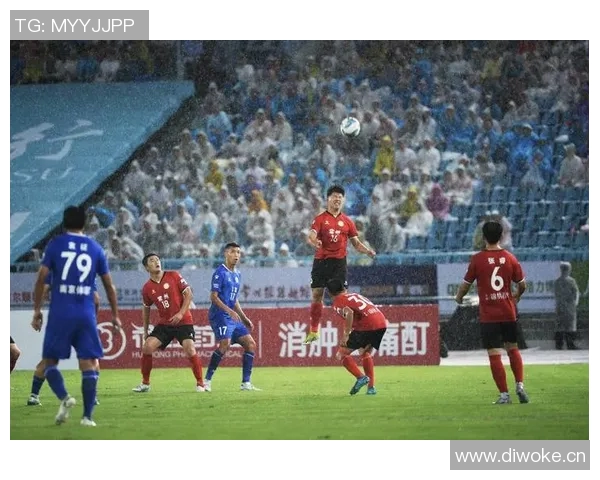 城市联赛特别报道：成都足球队拼搏历程与梦想追逐的故事